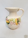 Jarra de Agua Suco em  ceramica vitrificada  Com frutas em Relevo. Medida 23 cm altura x 12 cm diametro marcado na base Viki