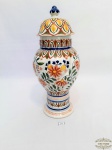 Grande Potiche em Ceramica decorado com Flores. Medida 8 cm x 25 cm altura . Apresenta  restauro na tampa