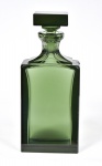 Linda garrafa em cristal alemão, no tom fumê esverdeado, ao gosto moser.  Med.: 26 cm x 7 cm x 11 cm;  Pequeno bicado na borda.