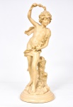 Antiga Escultura Européia estilo Art-Noveau em marmorite (pó de mármore) na cor creme representando criança sobre tronco adornado em flores. Base circular. Medida: 49 cm x 19 cm de base. Retirada à combinar.
