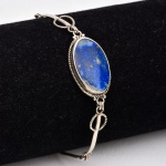 Pulseira  artesanal feito com prata de lei  e pedra central em LAPIS LAZULI. (8.9g). Medida: 15 cm de comprimento. Pedra: 2,5 cm x 1,5 cm