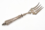Garfo para servir de peixe em prata de lei, século XIX. Peso: 176 gramas. Medida: 27 cm