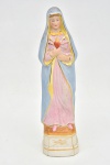 Escultura em biscuit pintado à mão com rica policromia representando Sagrado Coração de Maria com realces dourados. Peça numerada 367. Europa. Medida: 25 cm x 6,5 cm