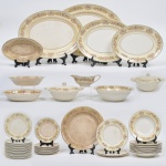 JOHNSON BROS - ENGLAND - PAREEK - ART DECO -  Aparelho em porcelana com decoração em policromia floral e realces dourados. Marca de sua manufatura em sua base. Composto duas sopeiras, duas legumeiras, uma saladeira, molheira com presentoir, 3 travessas ovais, 12 pratos fundos, 12 pratos de sobremesa, 24 pratos rasos, um prato para bolo. Marcas do tempo.