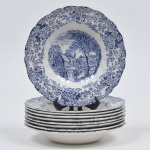 Fabricante: Johnson Bros Padrão: Mill Stream - Conjunto de 9 pratos fundos  esmaltada inglesa nas cores azul e branco da década de 1950. Medida: 22 cm de diâmetro
