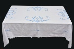 Toalha de linho branca para mesa de jantar retangular bordada na cor azul em perfeito estado. Medida: 210 cm x 130 cm