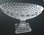 Fruteira em vidro grosso com decoração em bolas em alto relevo -  Diâmetro:  30 cm Altura : 21 cm - Lote com lascado interno na base