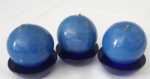 Três enfeite em vidro com vela azul - Diâmetro: 8 cm e Altura: 3 cm