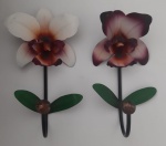 Lindo par de cabides e em metal flor orquídea -  Altura: 26 cm
