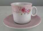 Delicadas xícaras de cafe em porcelana com delicadas rosa na borda, seis xícaras,