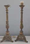 Antiga base para luminária de mesa-em metal amarelado - Altura: 44 cm - Lote não testado ,vendido no estado.