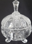 Linda bomboniere redonda de vidro com pé lapidadas delicadamente em formato de catavento - Diâmetro: 12 cm / Altura: 15 cm
