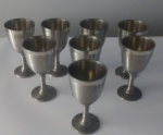 Oito copinhos em metal, copo marcado - Altura: 8 cm e Diâmetro: 4 cm