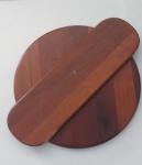 Duas taboas  em madeiras para frios  - Diâmetro:  40 cm e Medida:  50x15 cm