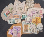 Lote com vários selos antigos.
