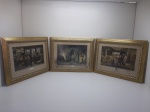 Trio de gravuras representando camponeses em bela moldura anti reflexo. MED.; Moldura 0,42x0,33 e gravura 0,28x0,18cm, apresenta umidade.