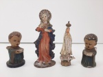 Duas pequenas imagens representando Sagrado coração de Maria e Nossa Senhora de Fátima e dois anjinhos de gesso. Apresenta desgastes. Maior 13cm e menor 10cm.