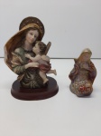 Imagem de nossa senhora e o menino Jesus uma em resina e a outra em cerâmica. MED.: maior 14cm e menor 9cm, lascados.