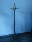 Antigo Crucifixo Sacro em bronze com base banhada a prata. Altura:129cm.