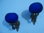 Par de apliques em bronze com tulipas azul turquesa. Altura:24cm.