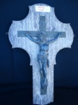Antigo Crucifixo em bronze emoldurado em sucupira. Altura: 40 cm.