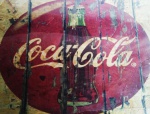 Placa de madeira pintada com efeitos envelhecidos do símbolo antigo da Coca-Cola. Medida 25x35cm