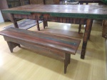Mesa com bancos  em madeira de demolição, com 2 gavetas , decorada com friso em metal martelado, medisas da mesa altura 78 x 89 x 201 cm e medidas dos bancos altura 46 x 33 x 147 cm.