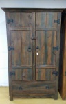 Amrmário construido com madeira de demolição, com 2 portas e uma gaveta, altura 218 x 65 x 136 cm.
