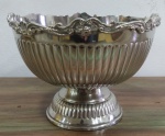 Bowl em metal espessurado a prata altura 16 cm e diâmetro 22 cm.