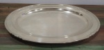 Travesssa oval em metal pespessurado a prata, altura 3 c 38 x 50 cm.