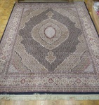 Tapete Persa 3,00 x 2,35 = 7,05 m2.