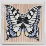 Villeroy e Boch, azulejo Art Nouveau decorado com  borboleta, 15 x 15 cm.