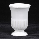 Vaso em ceramica branca, altura 12 cm.