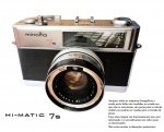 Colecionismo/fotografia - Câmera Minolta Hi-Matic 7S. Peça de manufatura japonesa, lançada em meados dos anos 60, dentro de uma tendência bastante popular na época, que eram as câmeras telemétricas com a facilitação do fotômetro, Canon, Yashica, Olympus e outros fabricantes (incluindo alemães) tiveram os seus modelos nessa linha de máquina fotográfica. A Minolta Hi-Matic 7S é uma evolução da Minolta Hi-Matic (de 1962), que teve como diferencial o fato de ter sido levada ao espaço (com modificações) pelo Astronauta John Glenn, na cápsula Friendship 7, no projeto Mercury, em 1962. Câmera em muito bom estado de conservação e com o obturador funcionando, inclusive na velocidade mais baixa (1/4 de segundo), embora pode-se atestar o funcionamento, mas não a total precisão da velocidade. Poderá ser enviado vídeos mostrando o funcionamento do obturador. A parte ótica apresenta ligeiros fungos, tanto na lente como no aparelho de focalização, segundo pode ser visto nas fotos. Outras marcas de uso também podem ser vistas nas fotos do anúncio. Fotos da máquina aem arremate. Máquina vendida no estado em que ela se encontra.                                              Especificações: Minolta Câ