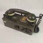 Antigo telefone de campanha do Exército Brasileiro - sem testes operacionais. A
