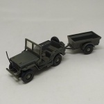 Militaria - Lindo Jeep Willys militar com carreta. Consta escala 1/43 - As rodas giram livremente. Fabricado pela Solido na França - Ausência da capota