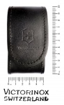 Colecionismo -  Estojo Victorinox, para canivetes no padrão 9,0 cm. Estojo na cor preta. Peça nova, sem uso. O estojo mede 10,0 cm de altura X 5,0 cm de largura e 3,4 cm de profundidade (vazio). ESTA PEÇA ESTÁ SENDO NOVAMENTE APREGOADA EM RAZÃO DO COMPRADOR DE LEILÃO ANTERIOR NÃO TER HONRADO SEU LANCE, O QUE É LAMENTÁVEL.