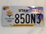 Linda placa de automóvel do estado de Utah nos Estados Unidos, comemorativa dos jogos de inverno de 2002, em Salt Lake. A placa mede aprox. 15,5 x 30,5 cm. de comprimento 