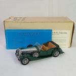 The 1938 Alvis 4.3 Litre - Miniatura diecast extremamente detalhada na escala 1/24 fabricada pela afamada Franklin Mint - na caixa e isopor originais (caixa com detalhes do tempo) além de instruções. Modelo japones com piloto invertido.