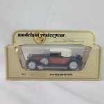 Matchbox Models of Yesteryear - 1930 Packard Victoria escala 1/46 - Linda miniatura ou brinquedo antigo fabricado na Inglaterra Pela Lesney Y-11 - Mede 11cm de comprimento. As rodas giram livremente. Caixa em excelente estado com um escrito na parte de trás