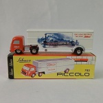 Schuco Picollo 743 - Lindo caminhão fabricado pela Maior empresa de brinquedos da Alemanha, a Schuco na escala 1/90. Caixa original - Tem a figura de um trem na lateral. Mede 11cm de comprimento montado. As rodas giram e o pneu é de borracha.