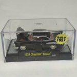 1957 Chevrolet Bel Air - Linda miniatura diecast escala 1/64 fabricada pela M2 - Rica em detalhes. Acompanha Tampa de acrílico e linda base originais. Abre capô e portas. Pneus em borracha