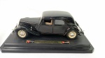 Citroen 15CV TA 1938 -  Linda miniatura na escala 1/24 fabricada pela Maisto abre capô e portas, as rodas esterçam e os pneus são de borracha. As rodas giram livremente. Possui somente a base original. Sem os faróis