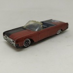 Hot Wheels - 1966 Lincoln Continental - Linda miniatura diecast na escala 1/64. Loose - As rodas giram livremente - Conversível