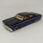 Hot Wheels - 1965 Chevy Impala - Linda miniatura diecast na escala 1/64. Loose - As rodas giram livremente - Preta e Azul