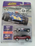 Miniaturas Johnny Lightning Indianapolis 500  Champions Collection 1992 -  Al Unser Jr e Pace Car  Cadillac Allanté  metal  escala 1:64   item de coleção na cartela fechada  miniaturas íntegras  cartela com alguns sinais