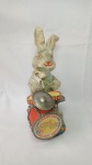 Brinquedo antigo - Lindo coelho baterista fabricado pela Cragstan - Cragstan Melody Band. Funcionando (veja o vídeo) - Mede 29cm de altura. Feito no Japão na década de 60.