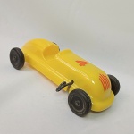 Brinquedo antigo - Lindo carro de corrida, fabricado pela Saunders nos Estados Unidos na década de 50. Funciona a corda (veja o vídeo). Feito em plástico duro. Mede 20,5cm de comprimento