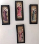 Conjunto de 4 quadros gravura de anjos em fundo de madeira . Mede: 34x14 cm (cada).