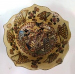 Belísssima  tijela em porcelana chinesa padrão SATSUMA . Mede: 20x8 cm